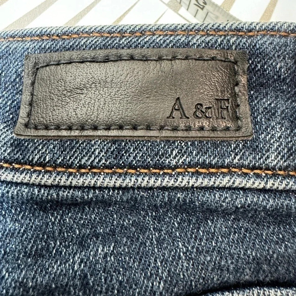 Abercrombie &‎ Fitch Women’s Simone High Rise Jean Short Size 27 3 inch inseam - Picture 3 of 5